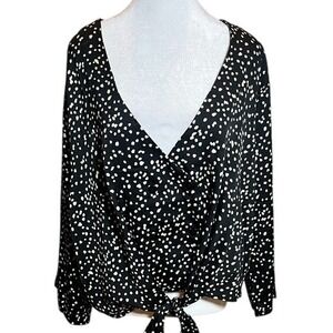 Vine & Love Black and White Speckled Polkadot Casual Blouse With V Neck Size 2X